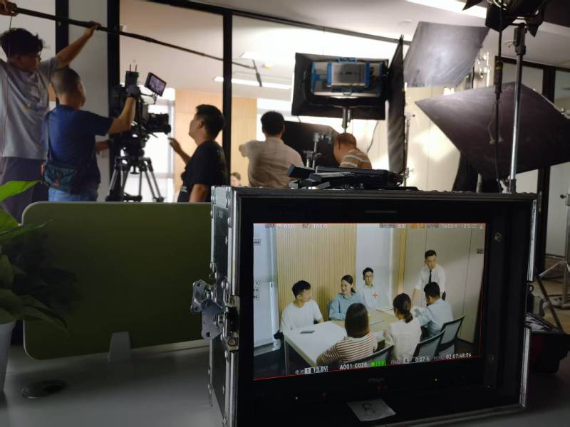 绛县TVC拍摄公司：科技产品视觉化大师，诠释未来感与功能美学